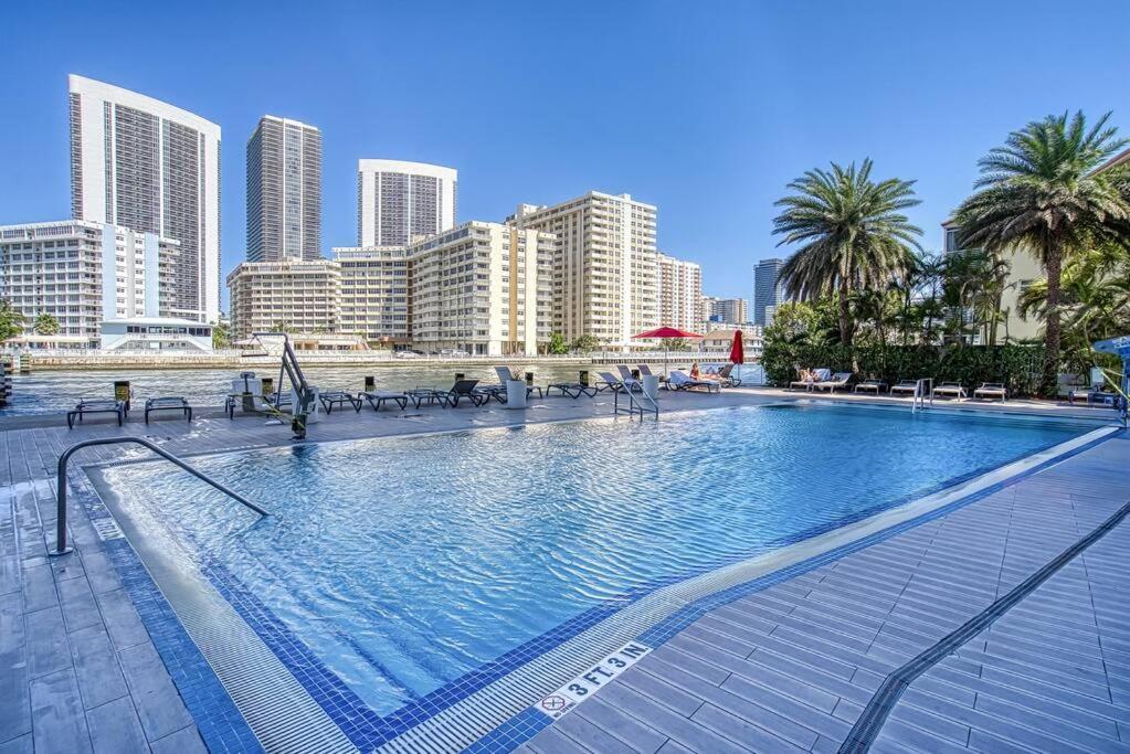 High-Floor Oceanview Apartment ฮาลลันเดลบีช ภายนอก รูปภาพ